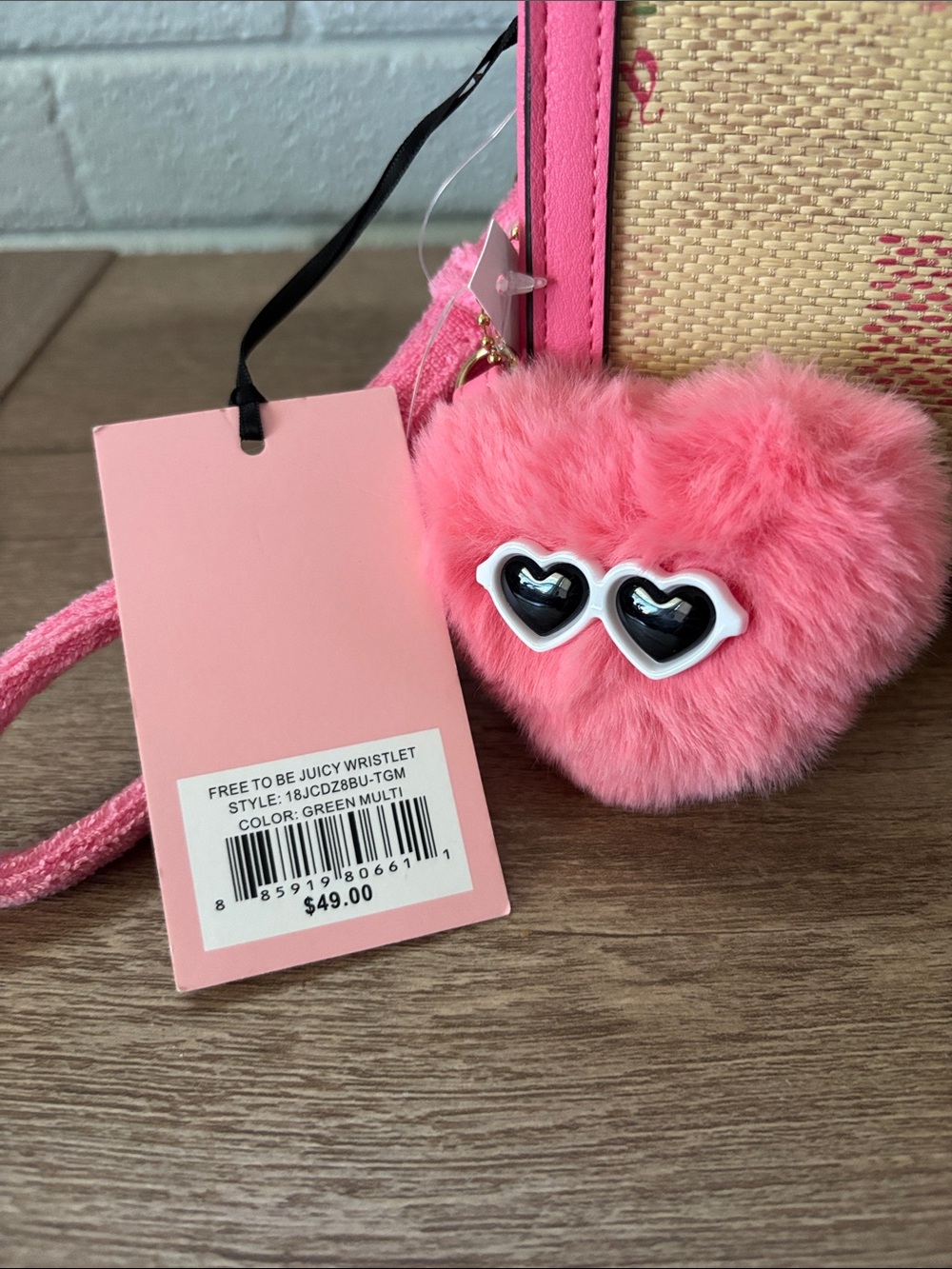 Juicy Couture “Free to be Juicy” Wristlet with faux heart charm - Picture 2 of 6